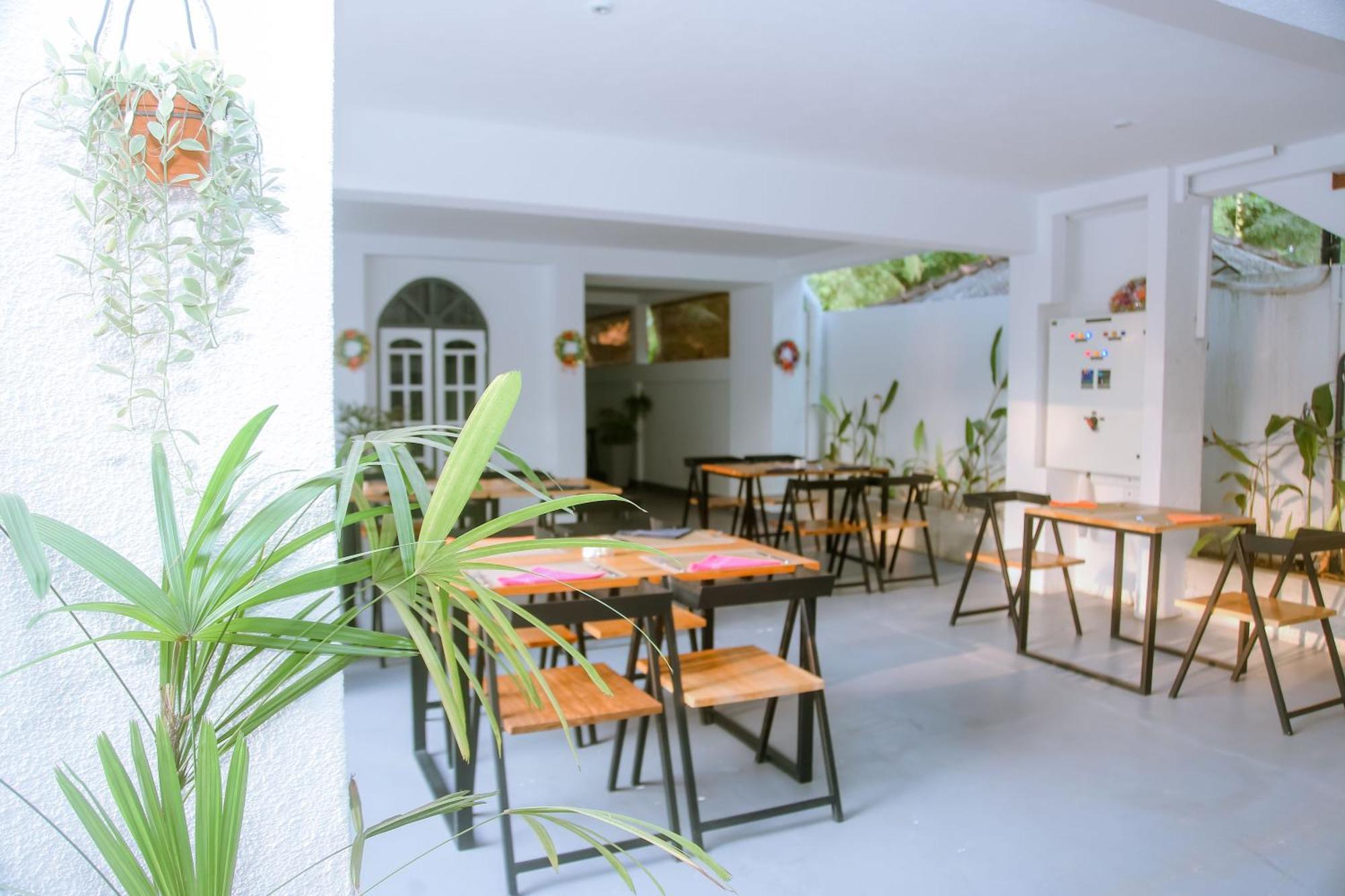 Anchorage Mirissa Hotel Bagian luar foto